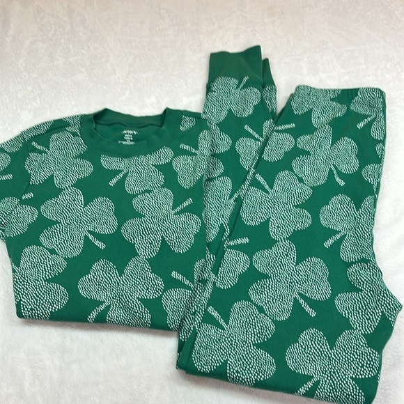 Carter’s Adult PJ Set St Patricks Day, 3 Leaf Clovers Shortsleeved Jogger Hem - Picture 3 of 8